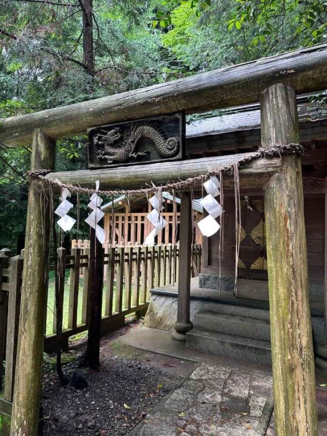 日本最古のパワースポット|熊本の幣立神宮の東御手洗社(東水神宮)の八大龍王が住む池